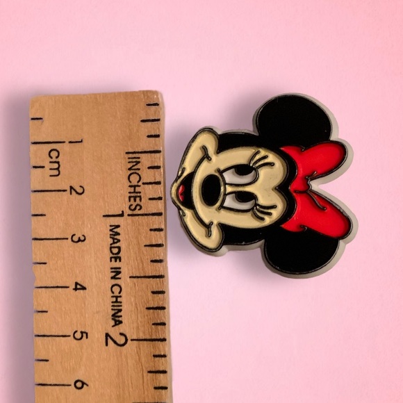 Minnie Mouse Pin - Picture 3 of 5